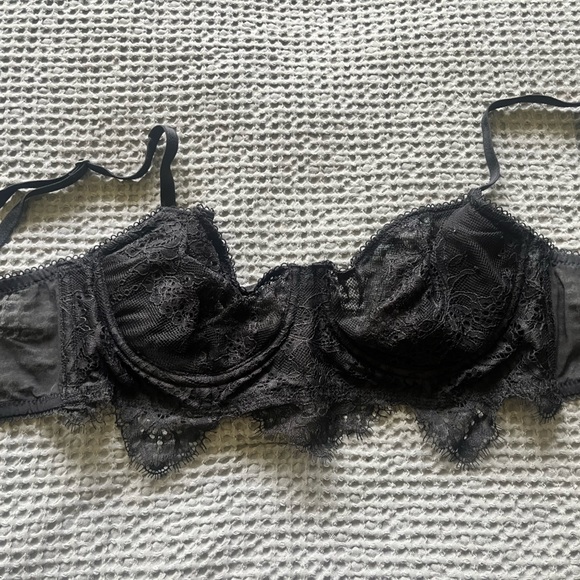 Victoria's Secret Dream Angels Black Lace Bra with underwire lightly padded - Picture 4 of 6